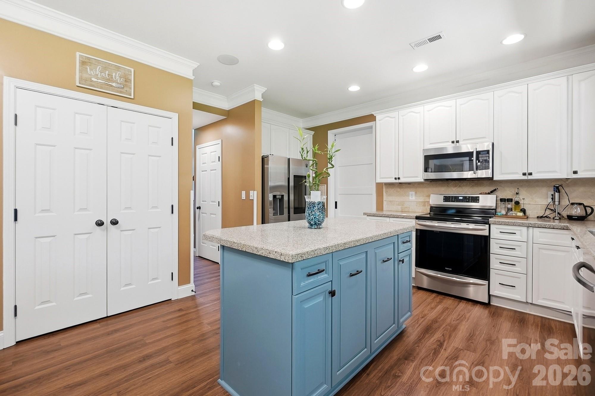1338 Wrangell Lane — Charlotte