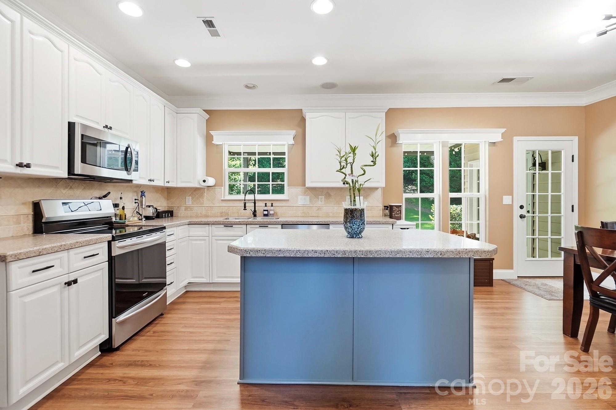 1338 Wrangell Lane — Charlotte