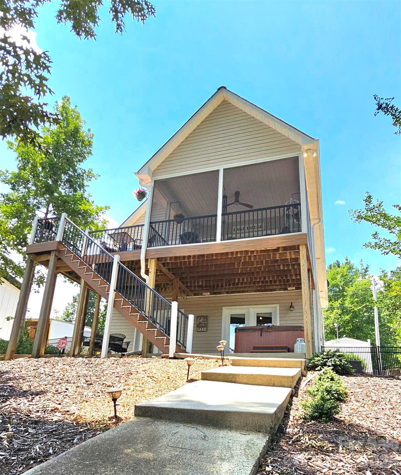 3526 Pinehaven Drive — New London