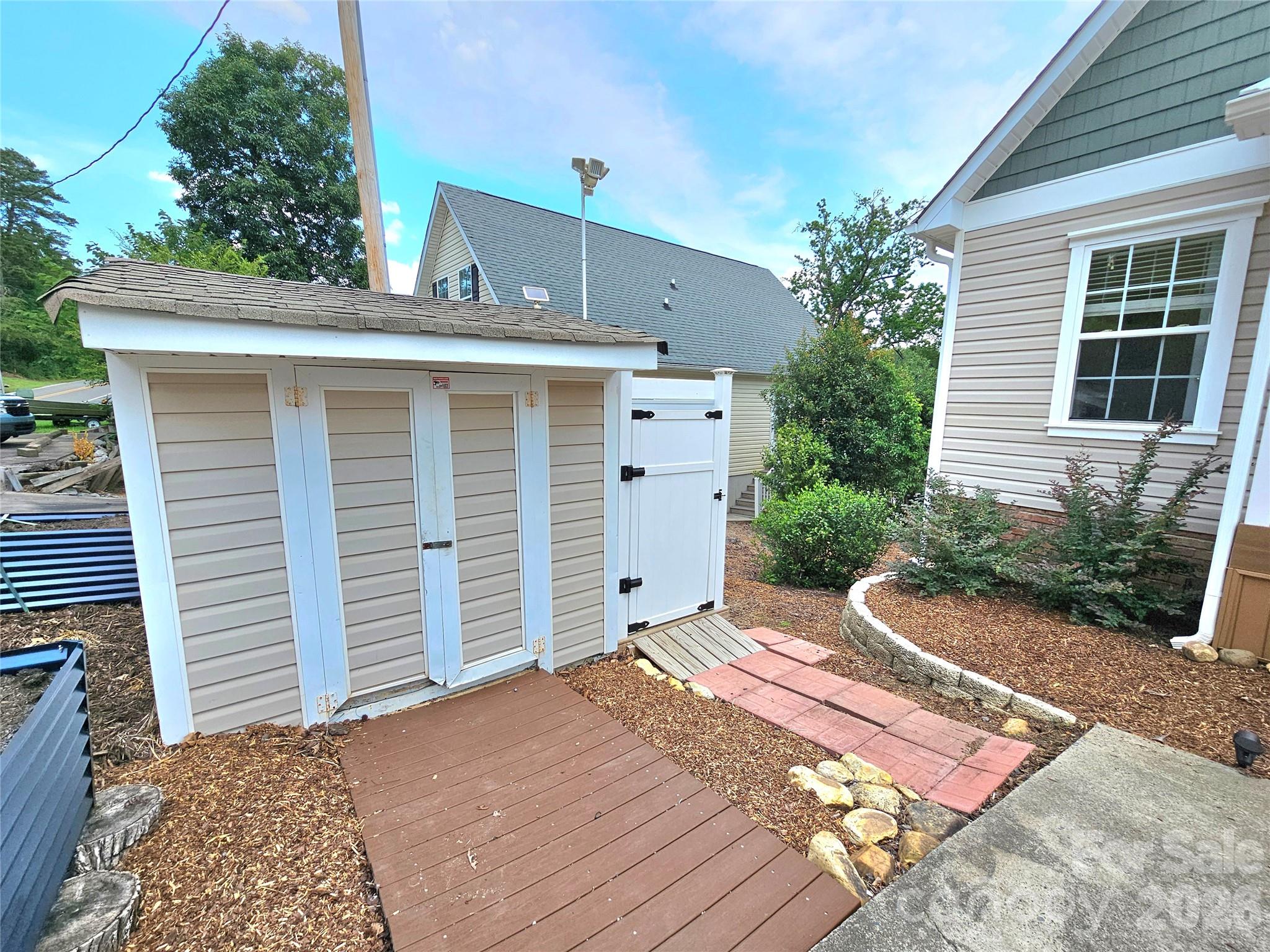 3526 Pinehaven Drive — New London