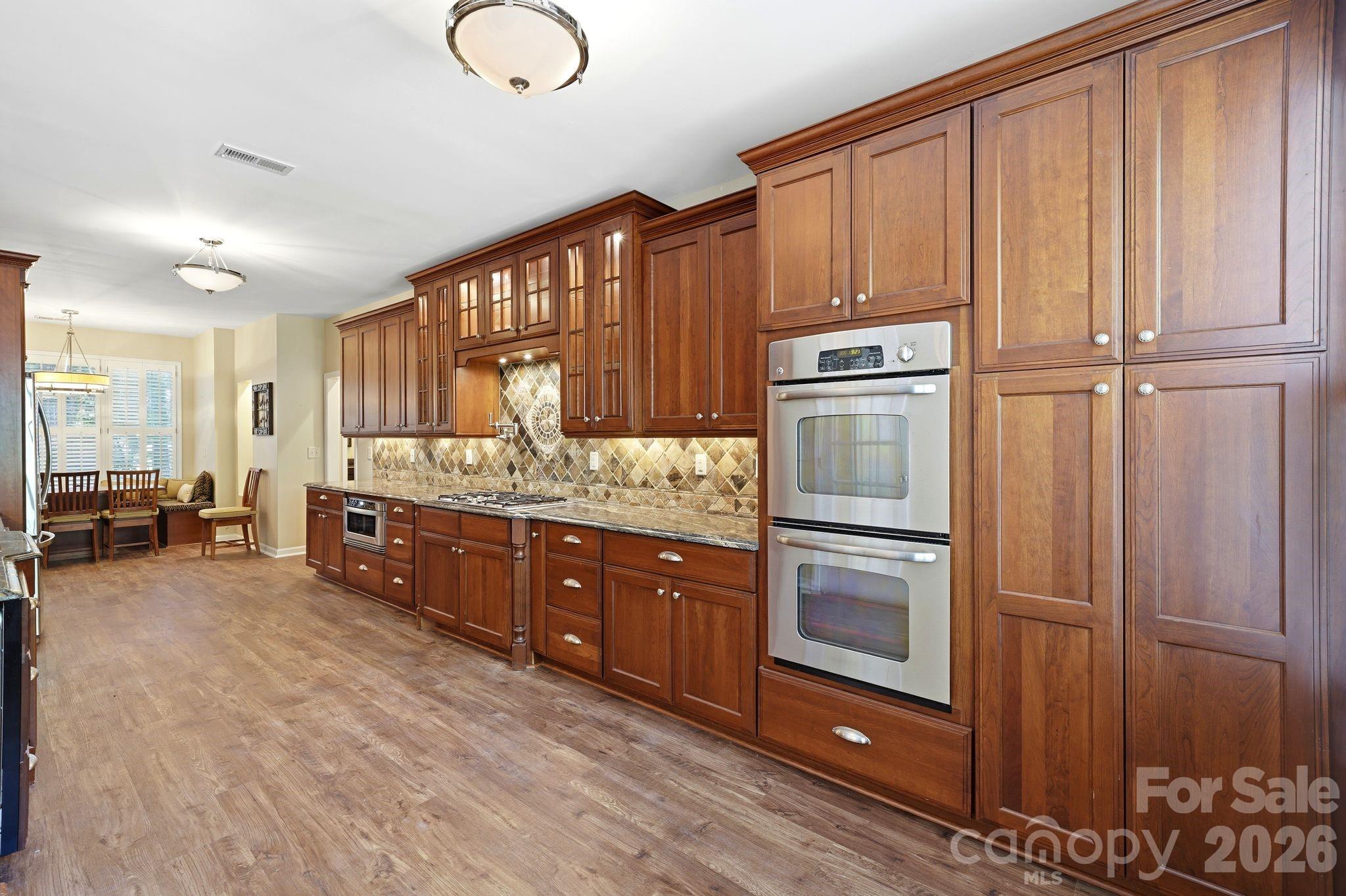 7711 Abbotsinch Court — Charlotte