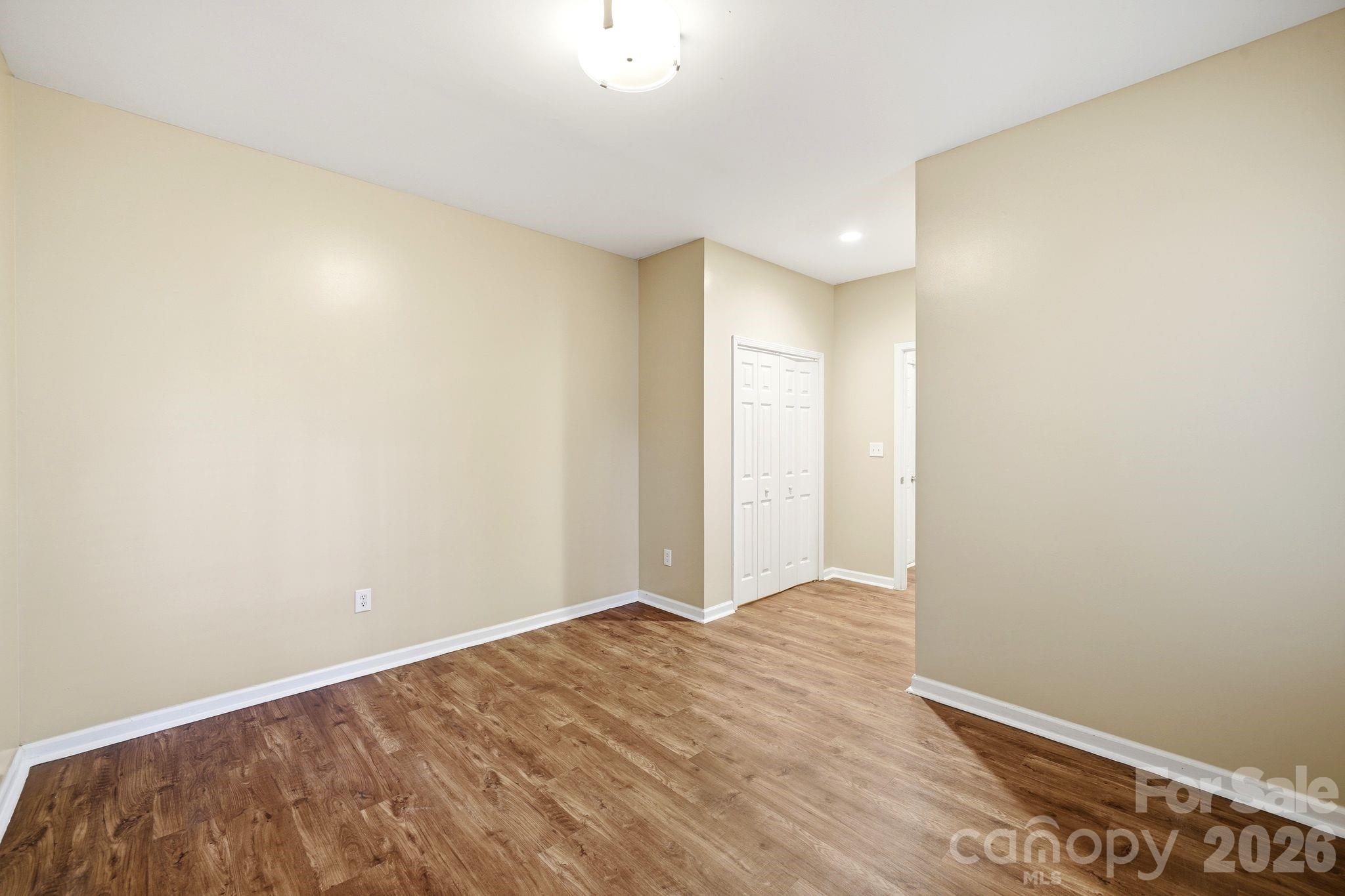 7711 Abbotsinch Court — Charlotte