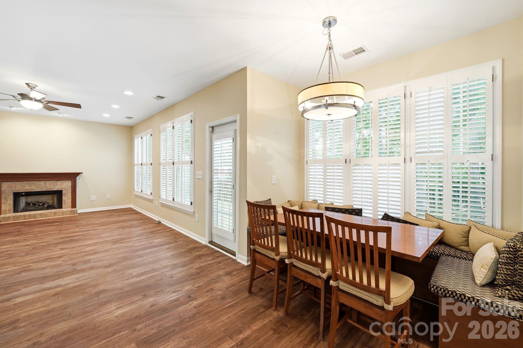 7711 Abbotsinch Court — Charlotte