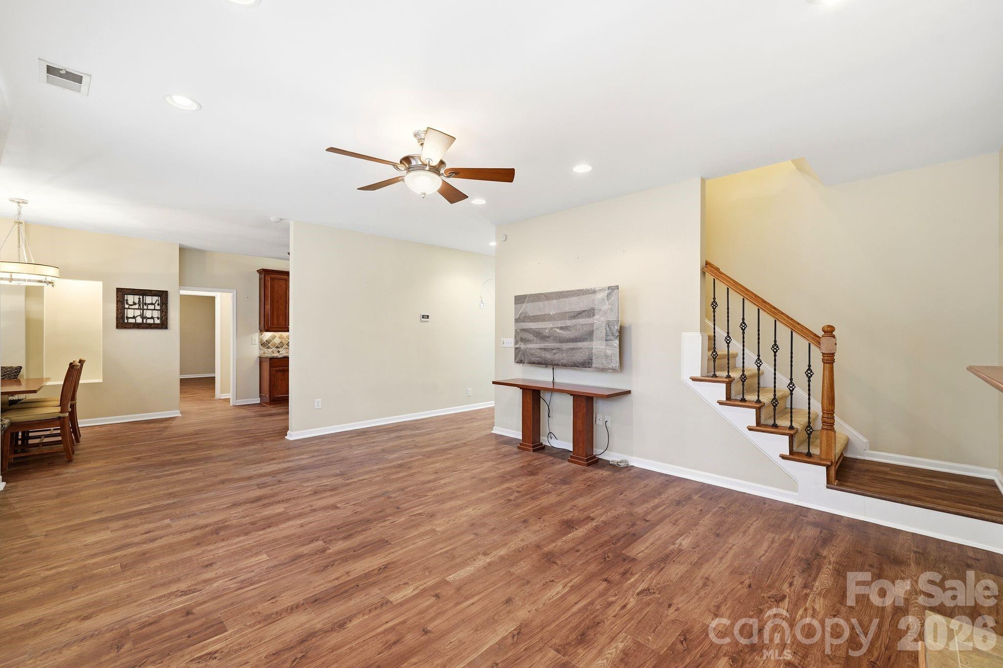 7711 Abbotsinch Court — Charlotte