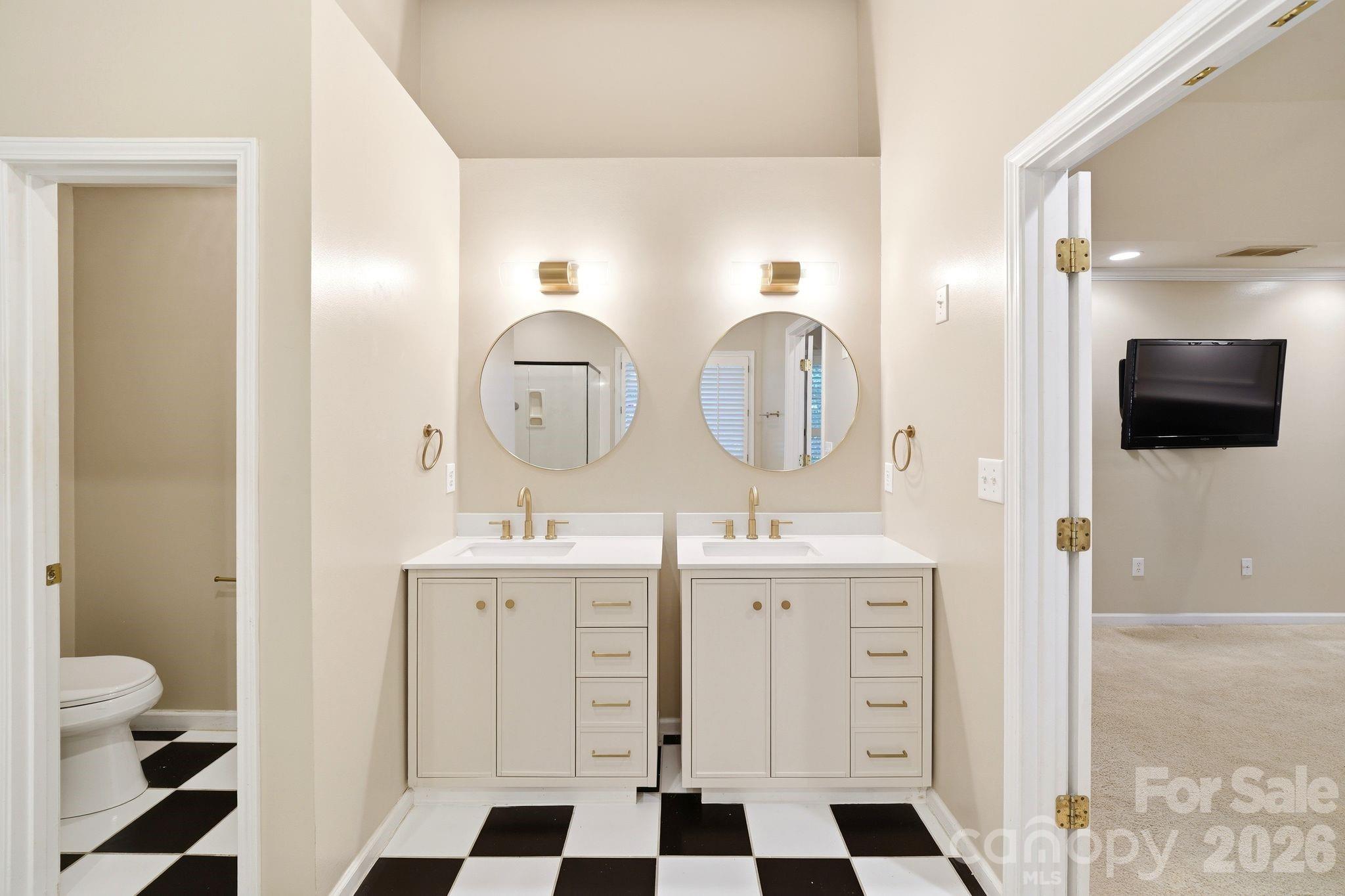 7711 Abbotsinch Court — Charlotte