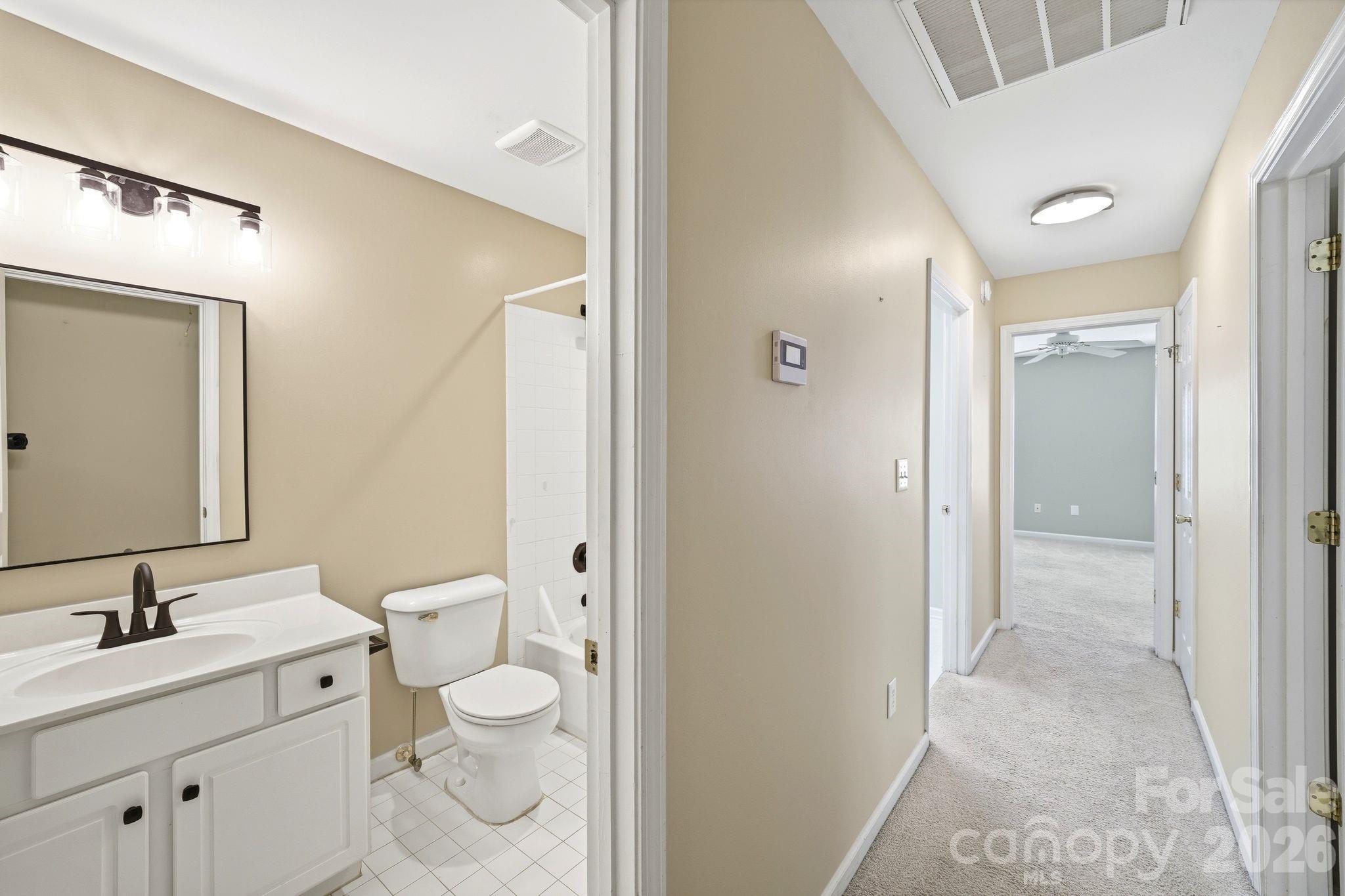 7711 Abbotsinch Court — Charlotte