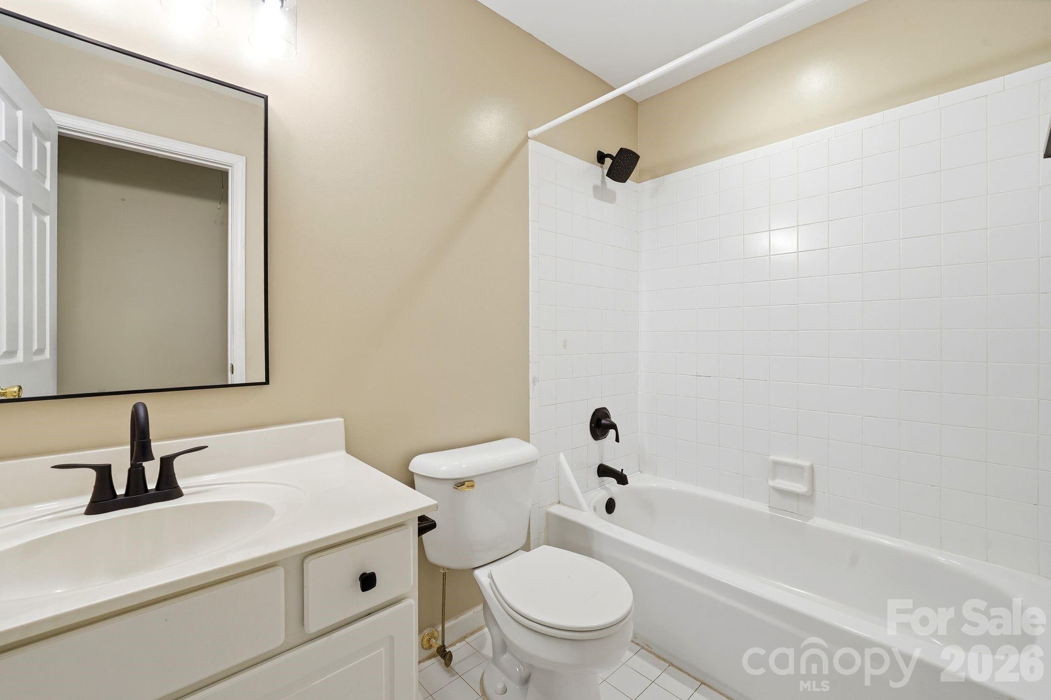 7711 Abbotsinch Court — Charlotte