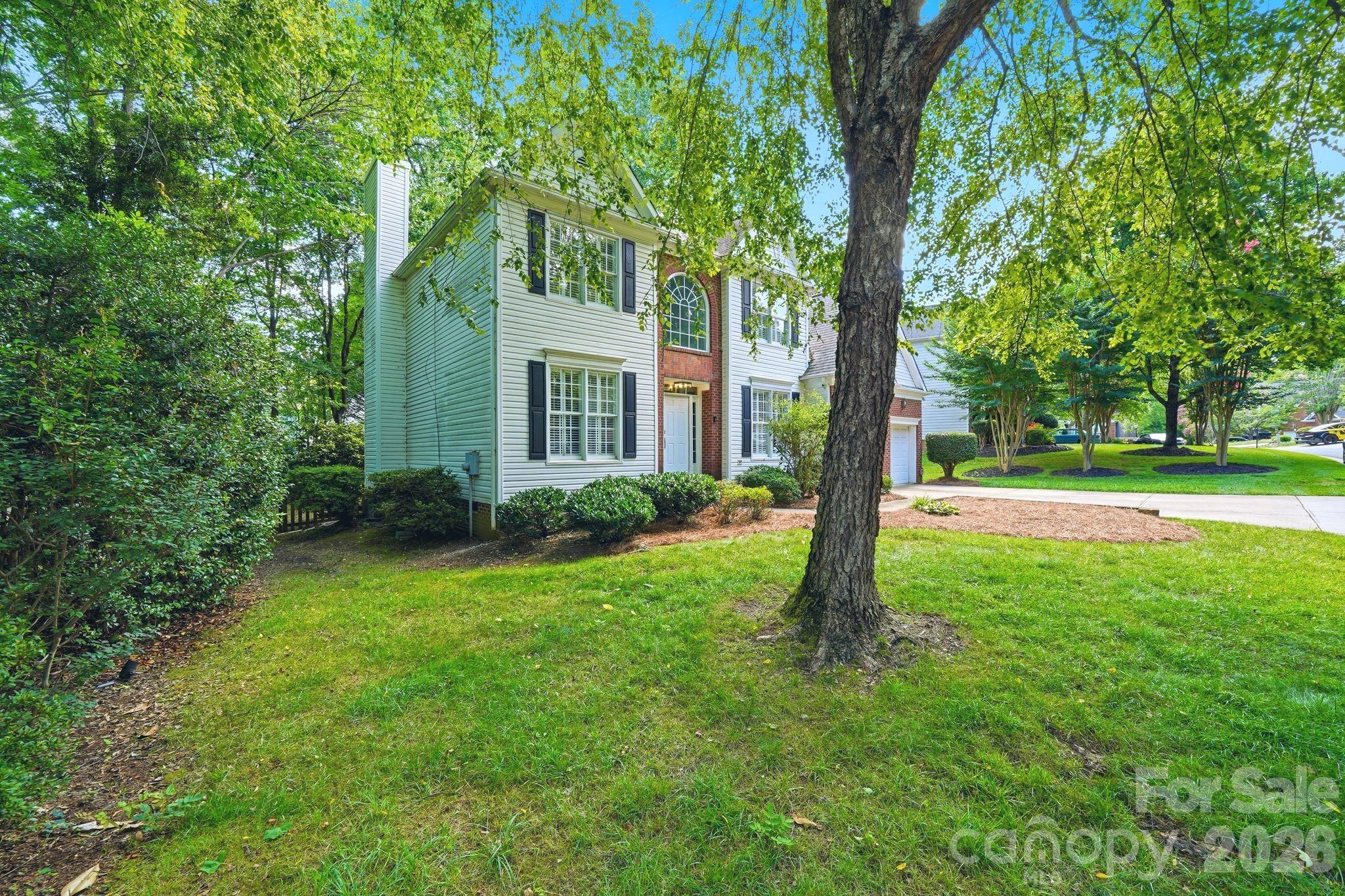 7711 Abbotsinch Court — Charlotte