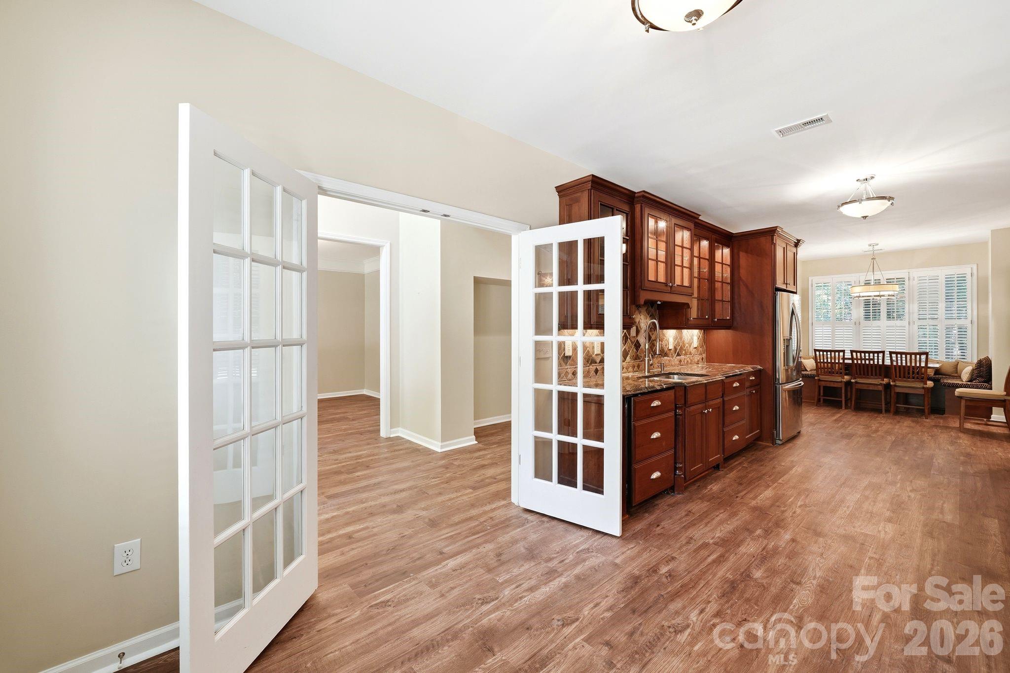 7711 Abbotsinch Court — Charlotte
