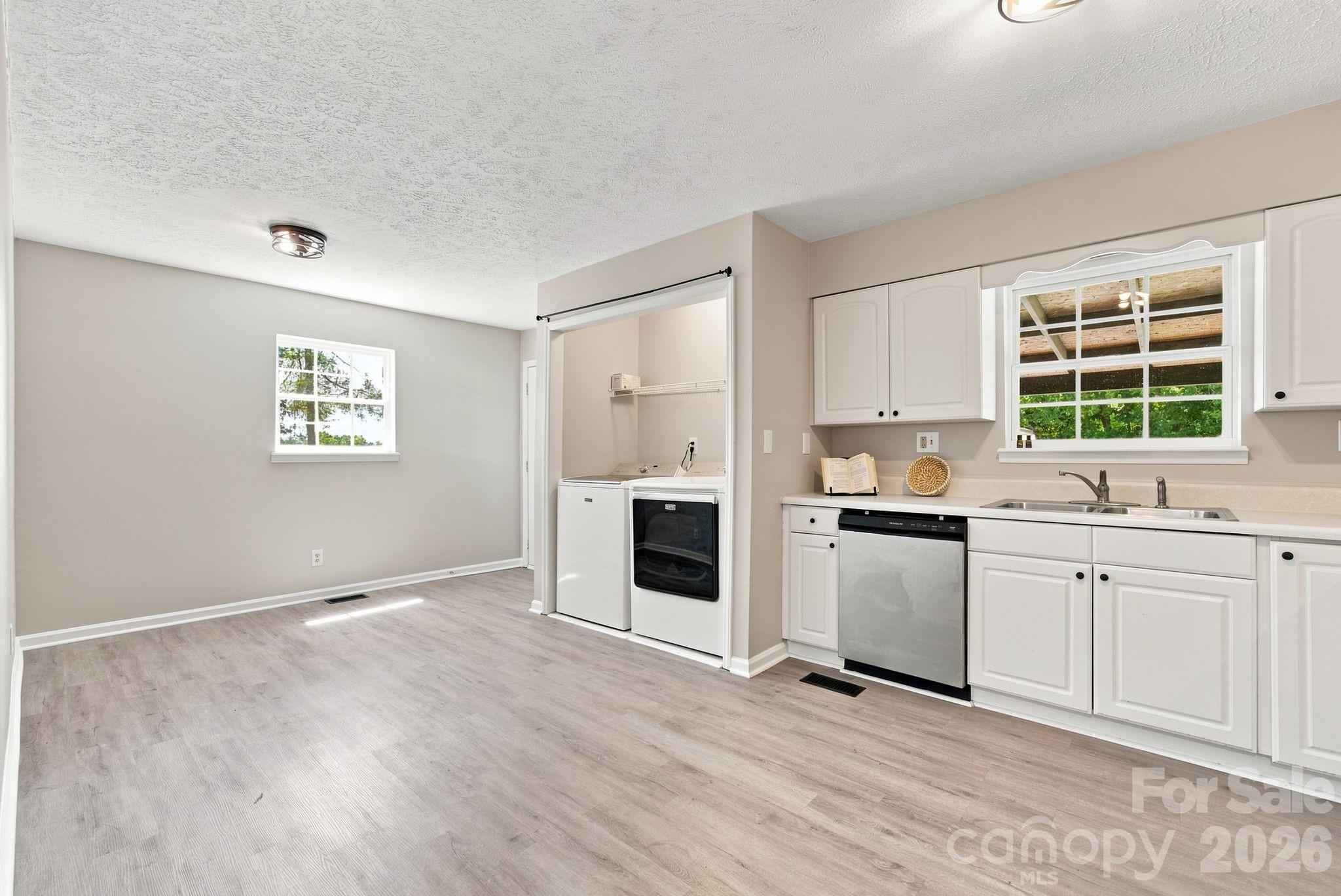 4709 Charlotte Highway — Lancaster