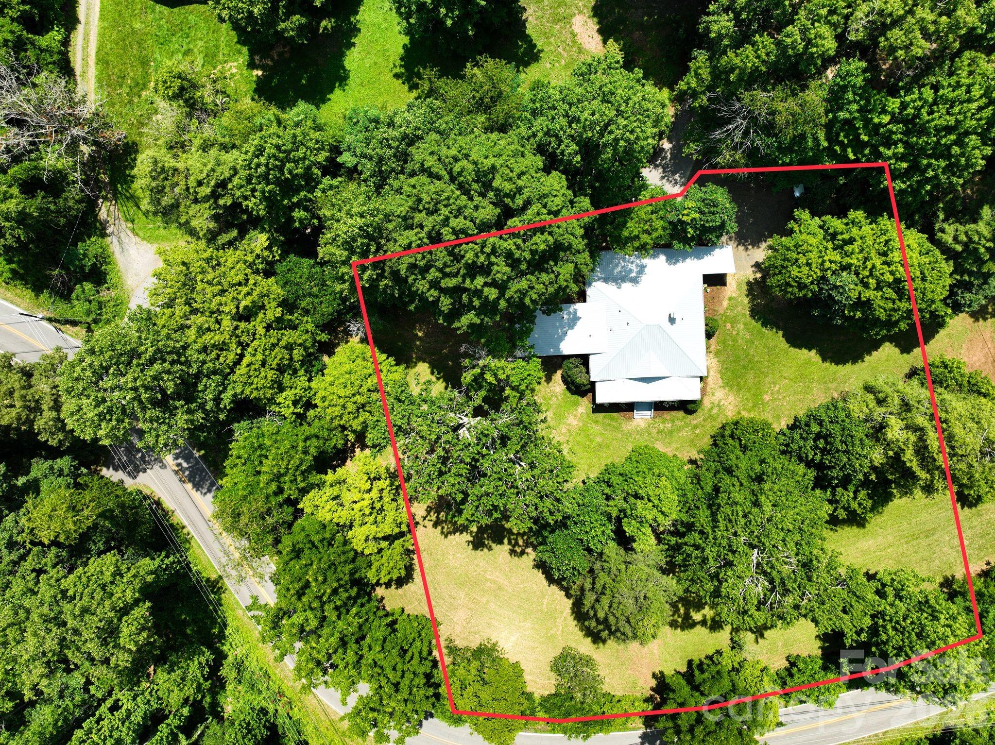 385 Chunns Cove Road — Asheville
