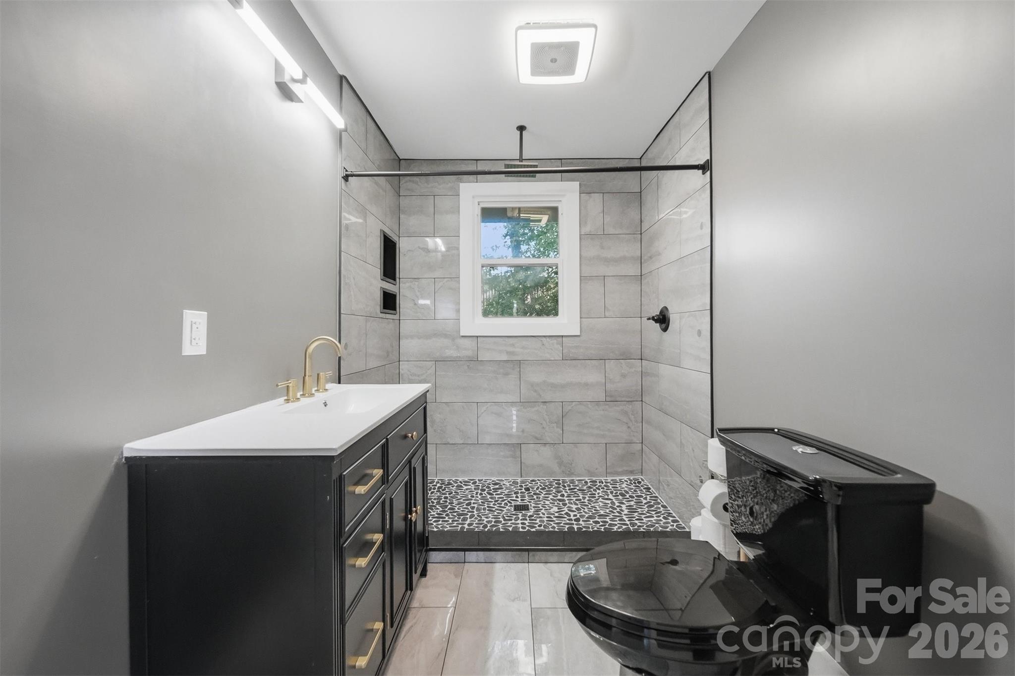 718 11th Street Place NW — Hickory