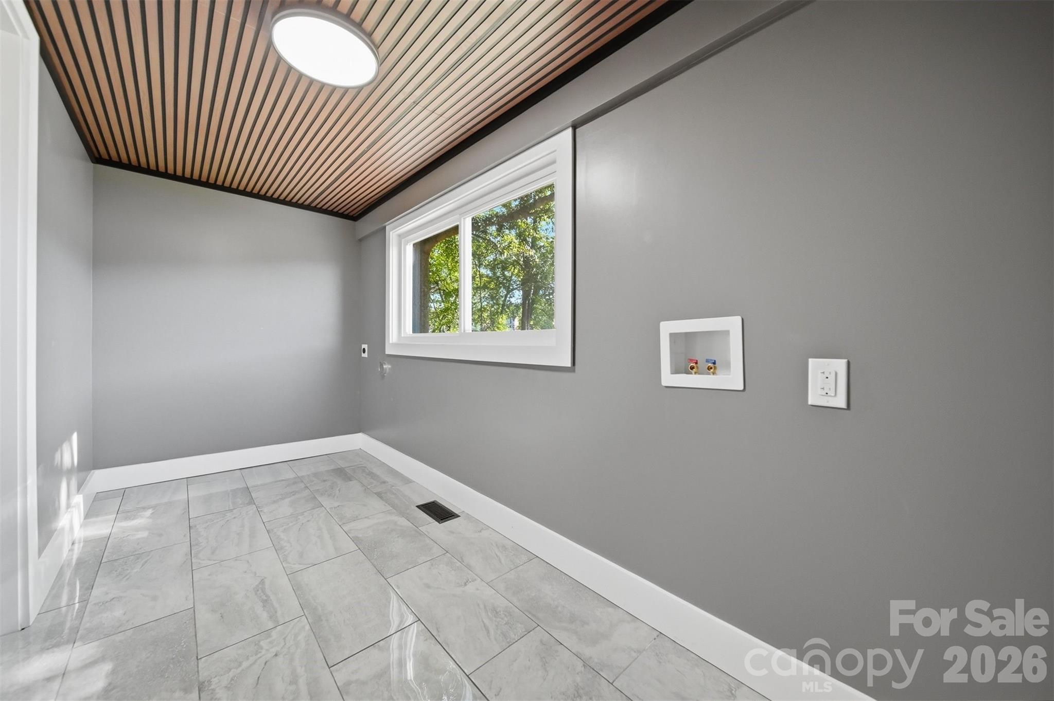 718 11th Street Place NW — Hickory
