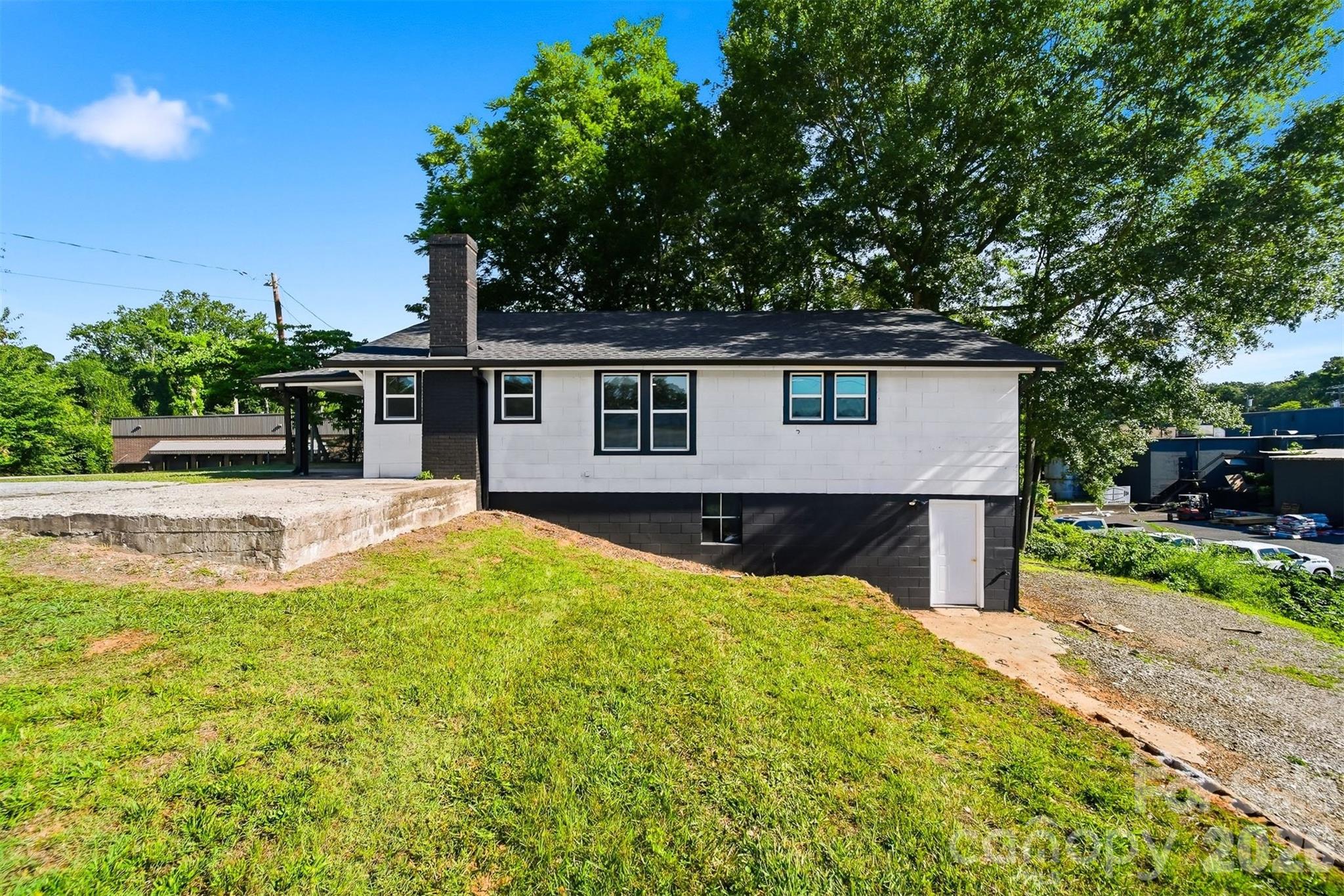 718 11th Street Place NW — Hickory