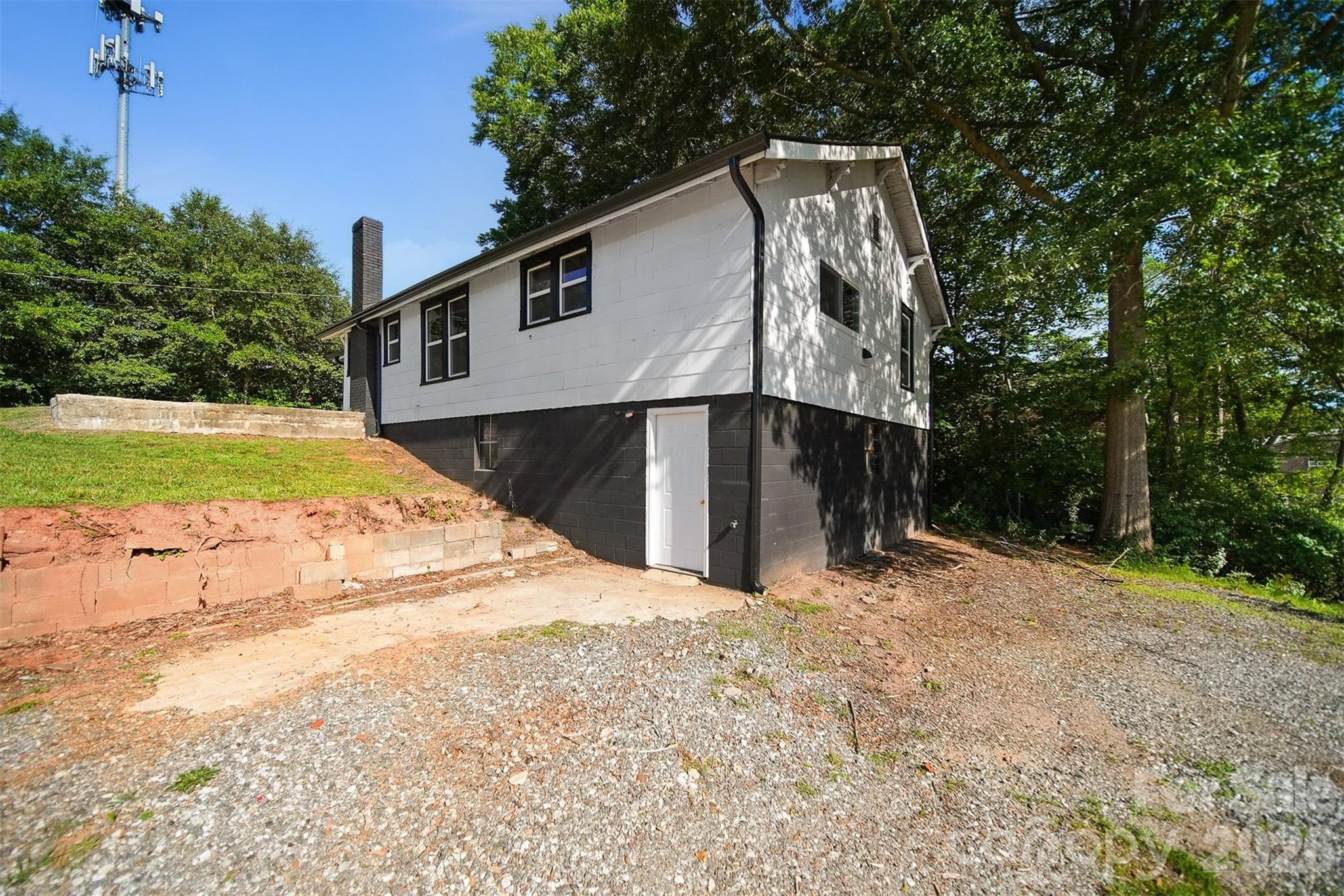 718 11th Street Place NW — Hickory