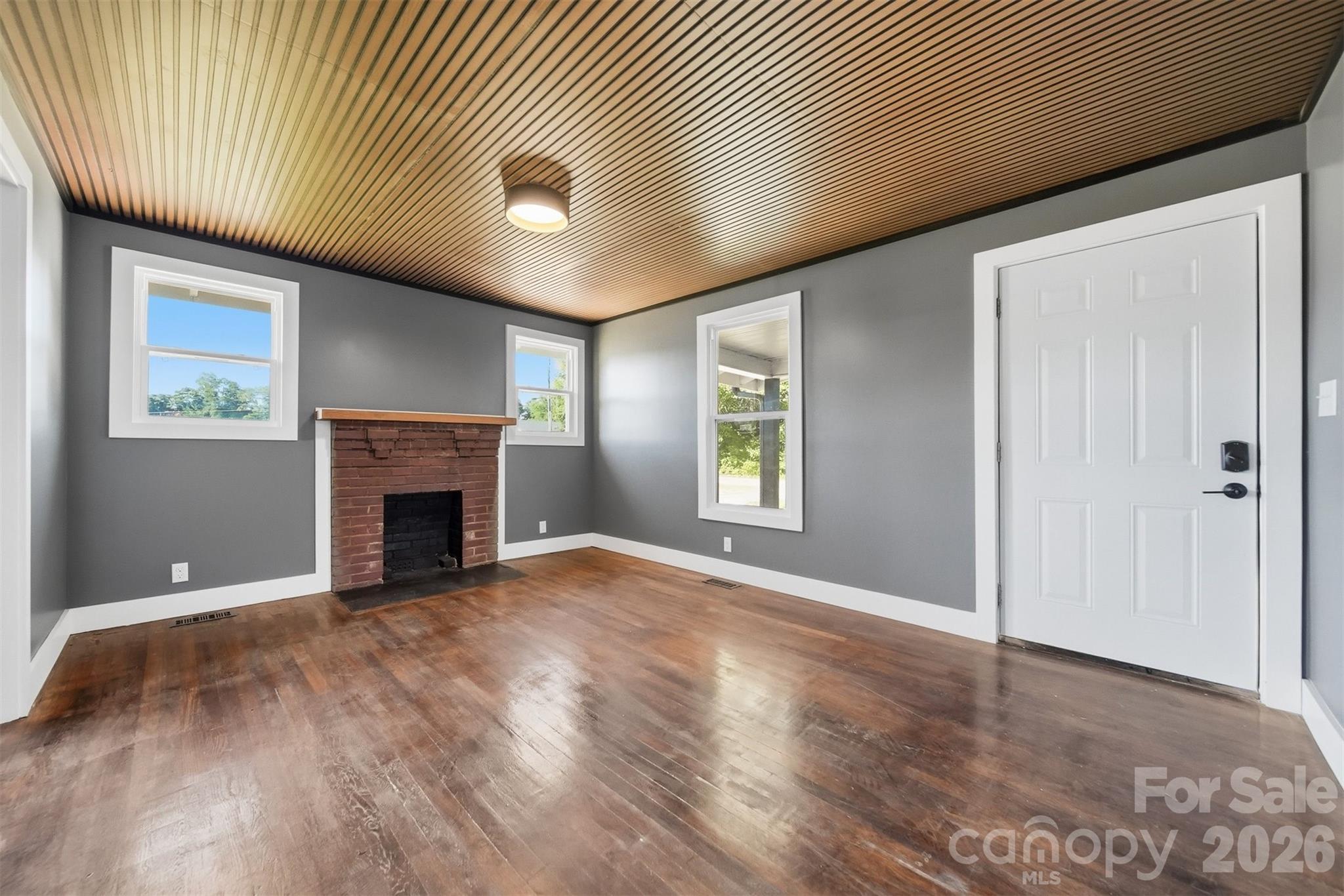 718 11th Street Place NW — Hickory
