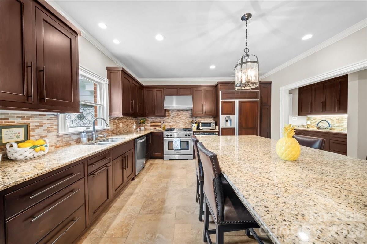 101 River Ridge Drive — Morganton