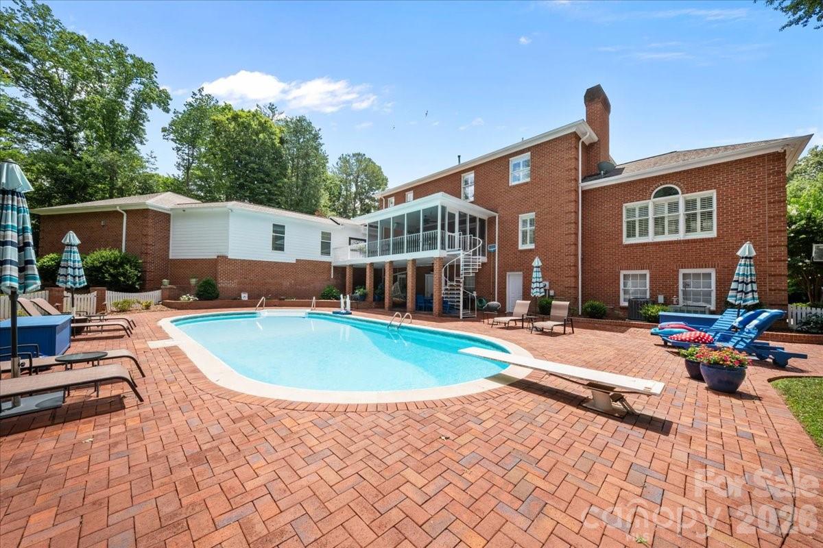 101 River Ridge Drive — Morganton