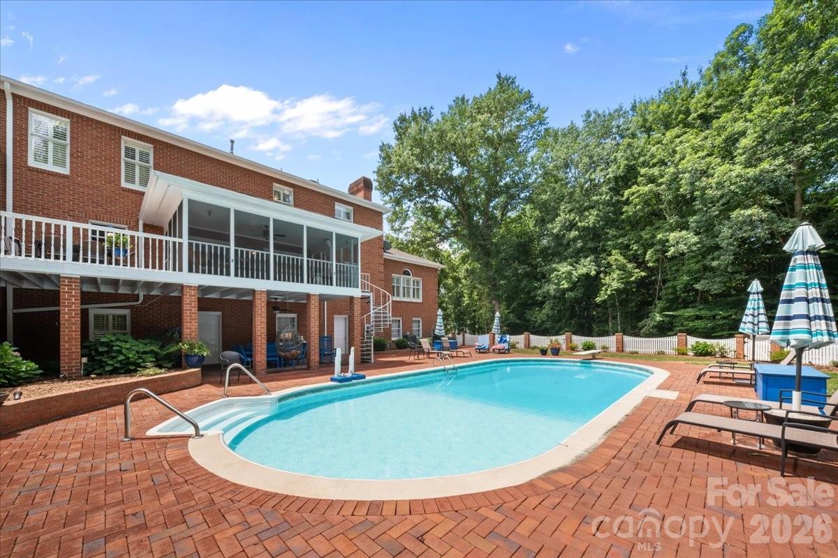 101 River Ridge Drive — Morganton