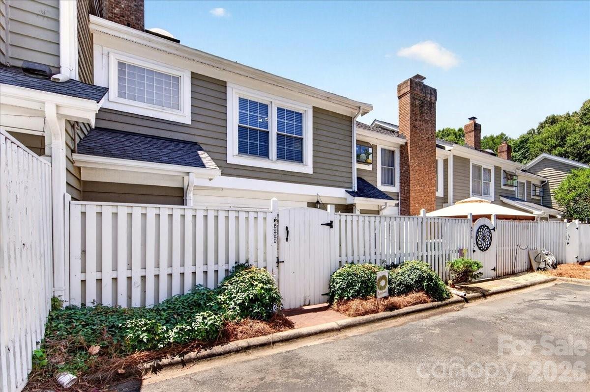 8220 Legare Court — Charlotte