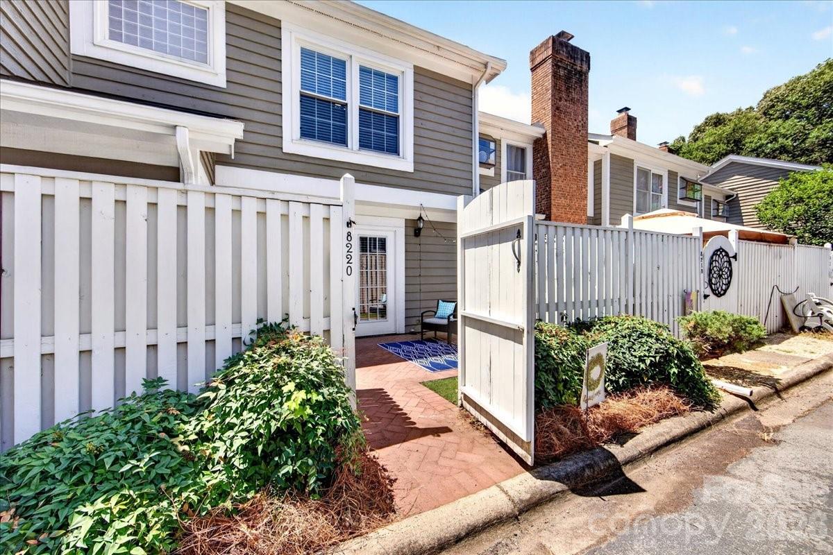 8220 Legare Court — Charlotte