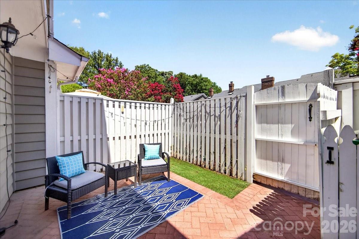 8220 Legare Court — Charlotte