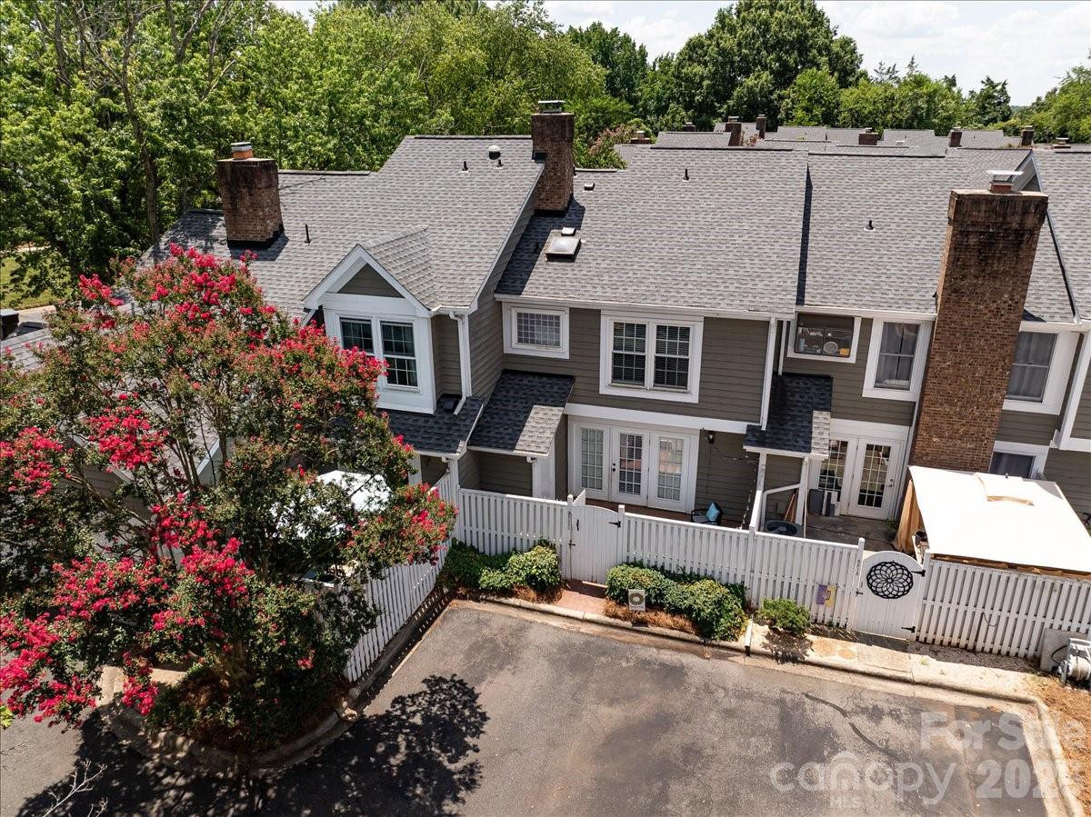 8220 Legare Court — Charlotte