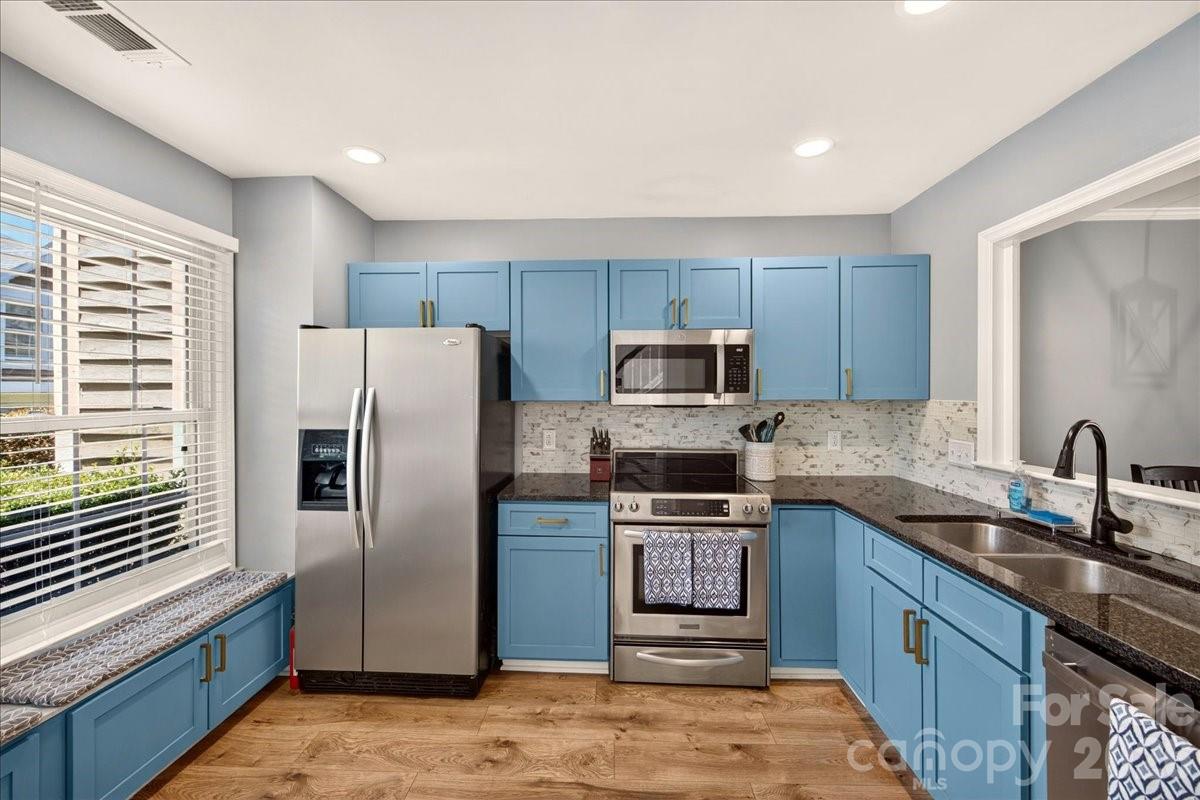 8220 Legare Court — Charlotte