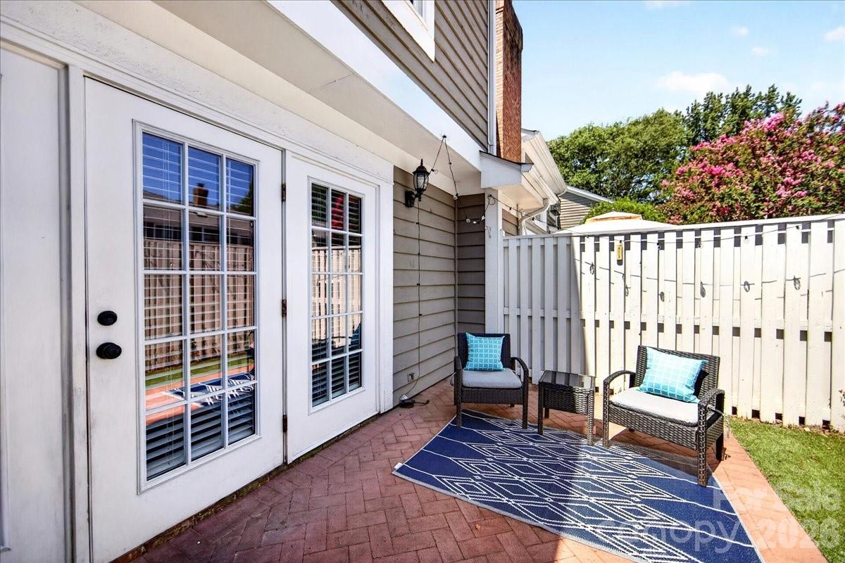 8220 Legare Court — Charlotte