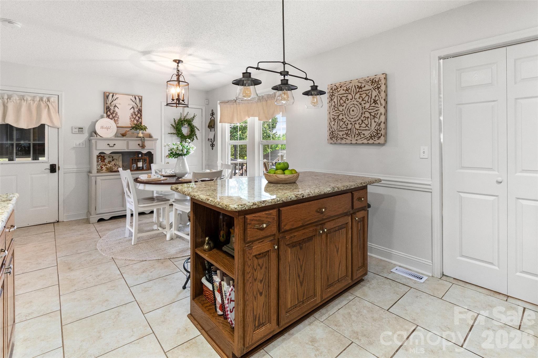 5851 Flat Creek Road — Lancaster