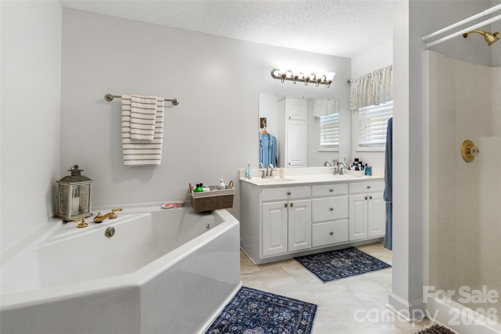 5851 Flat Creek Road — Lancaster