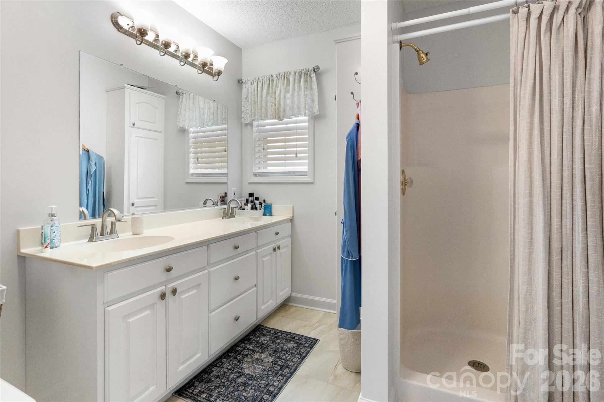 5851 Flat Creek Road — Lancaster