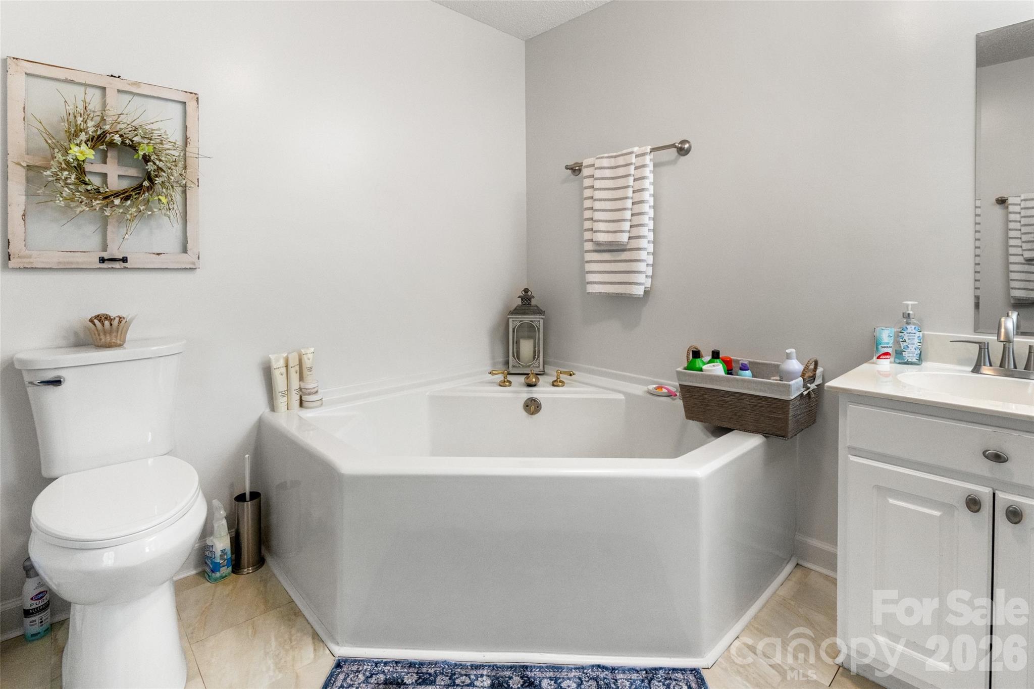 5851 Flat Creek Road — Lancaster