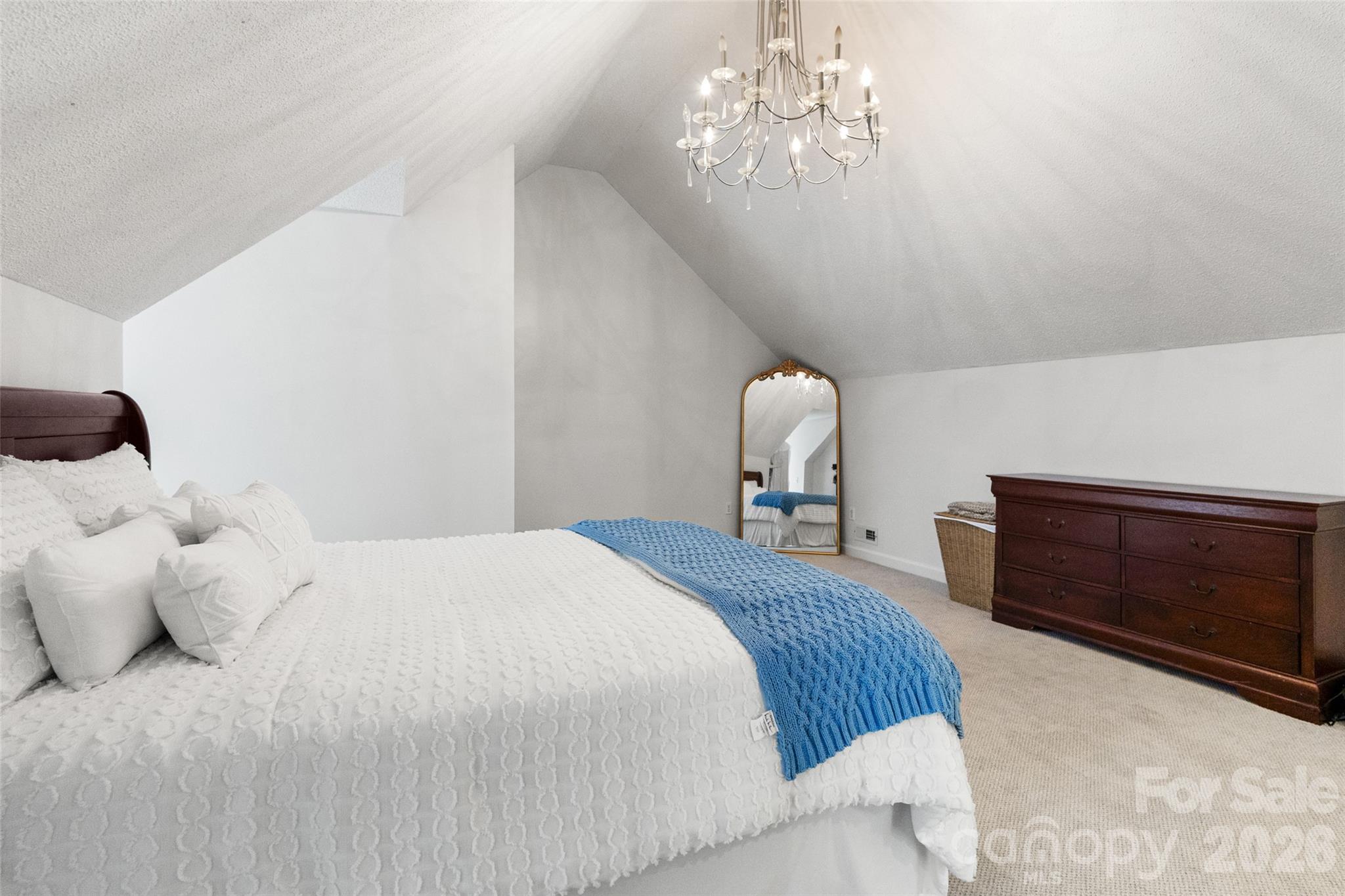 5851 Flat Creek Road — Lancaster