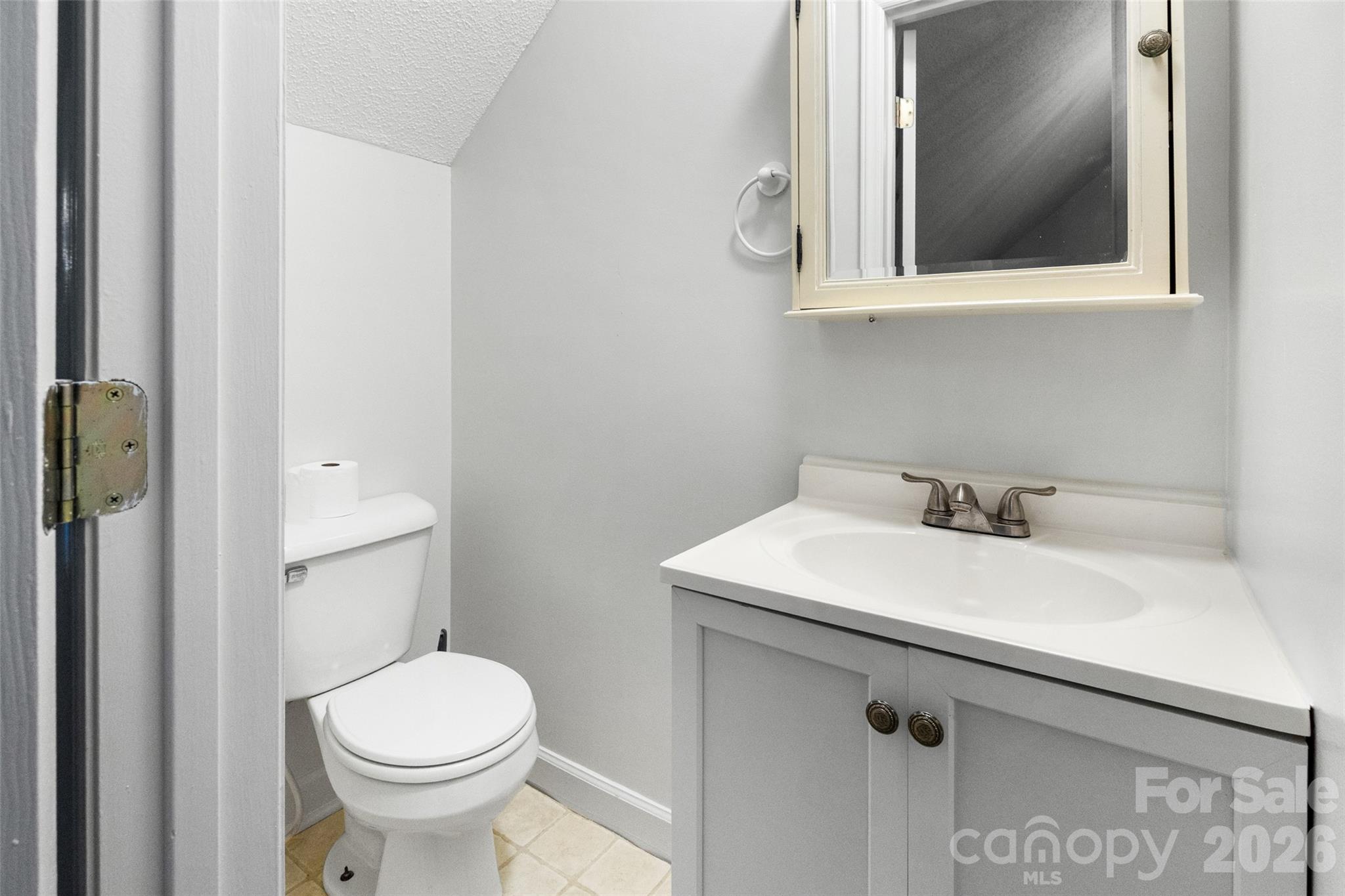 5851 Flat Creek Road — Lancaster