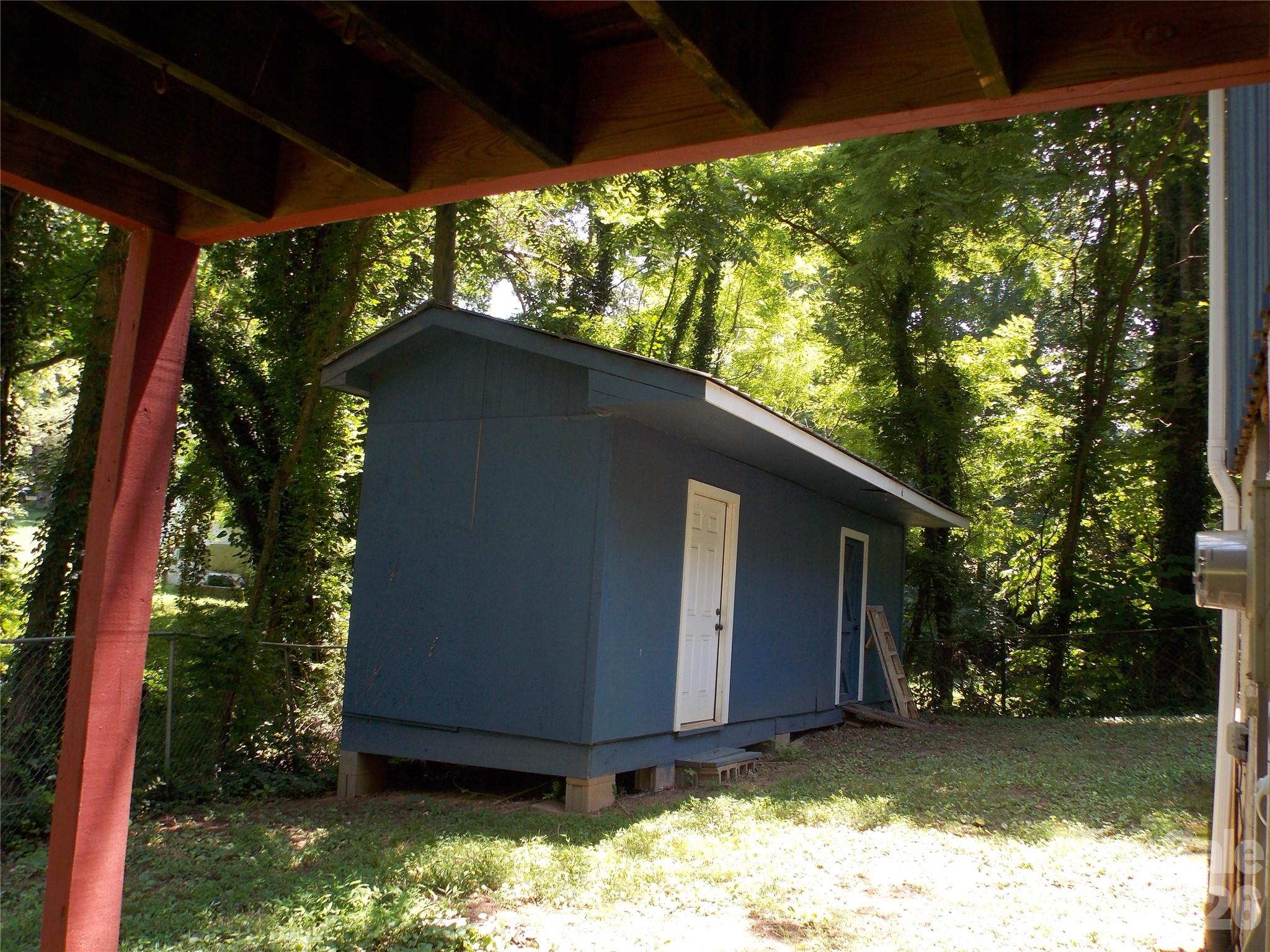 145 Hibriten Mountain Road — Lenoir