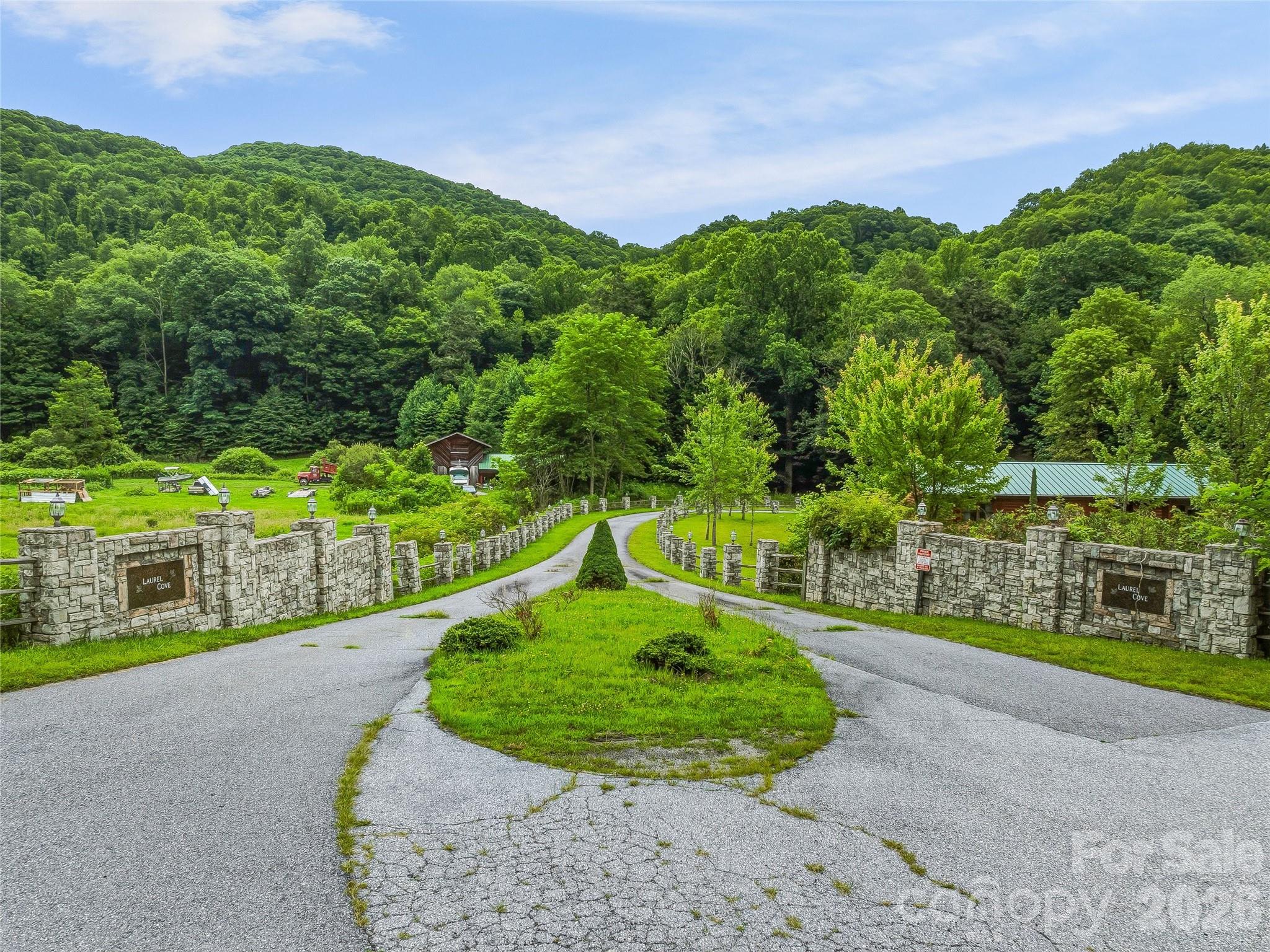 961 Wilson Branch Road — Mars Hill