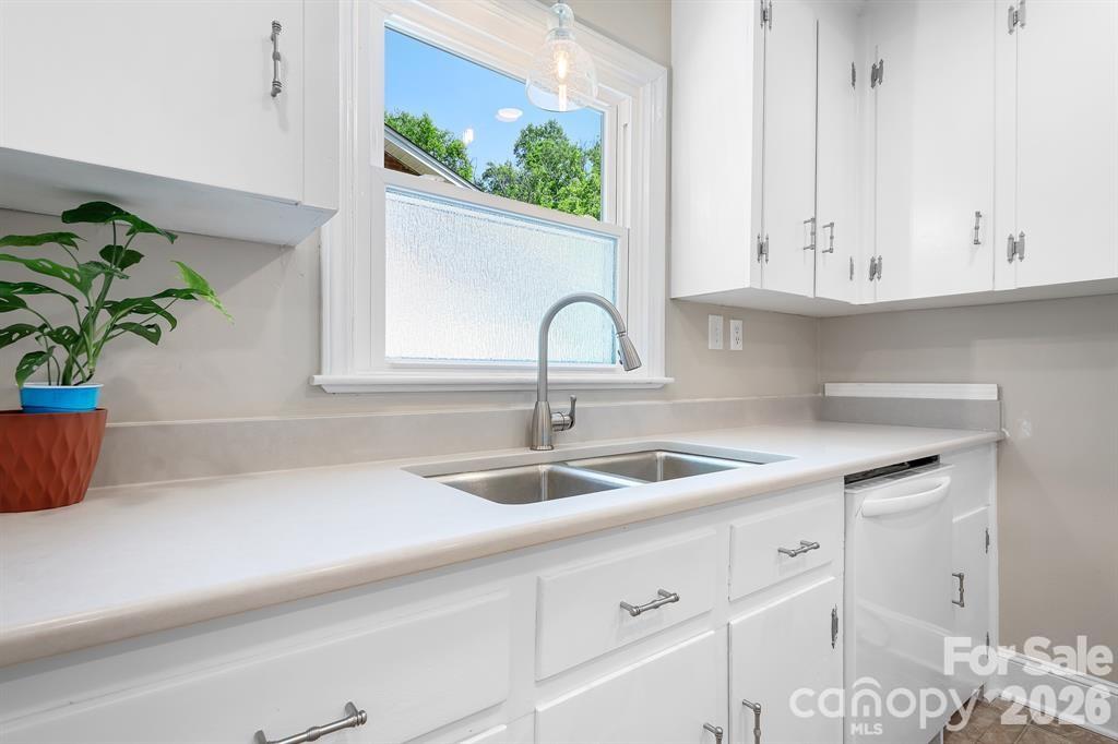 3960 Bristol Drive — Charlotte