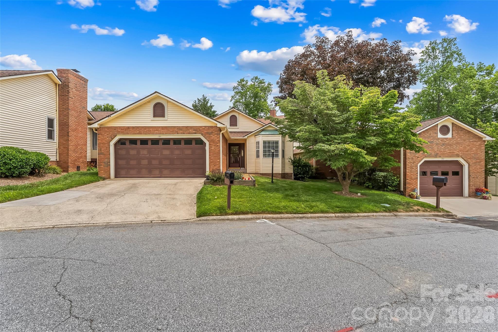 137 Exeter Court — Hendersonville