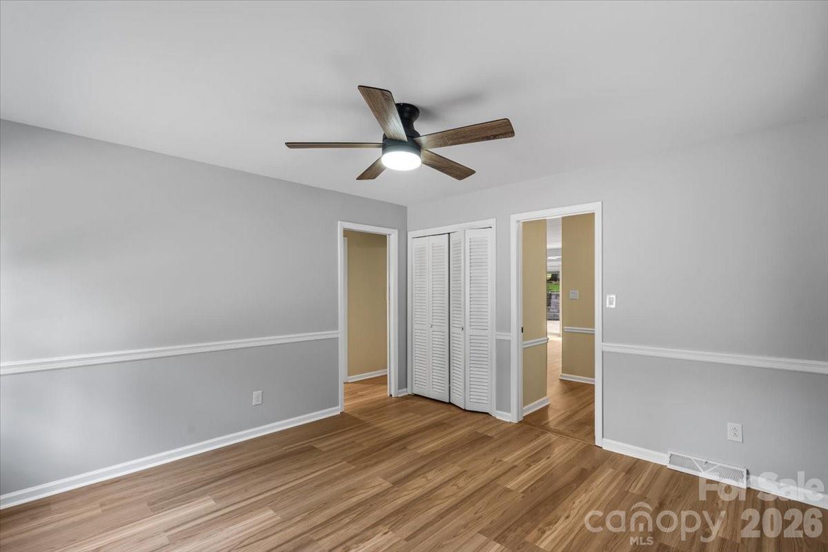 4024 Wandering Lane NE — Hickory