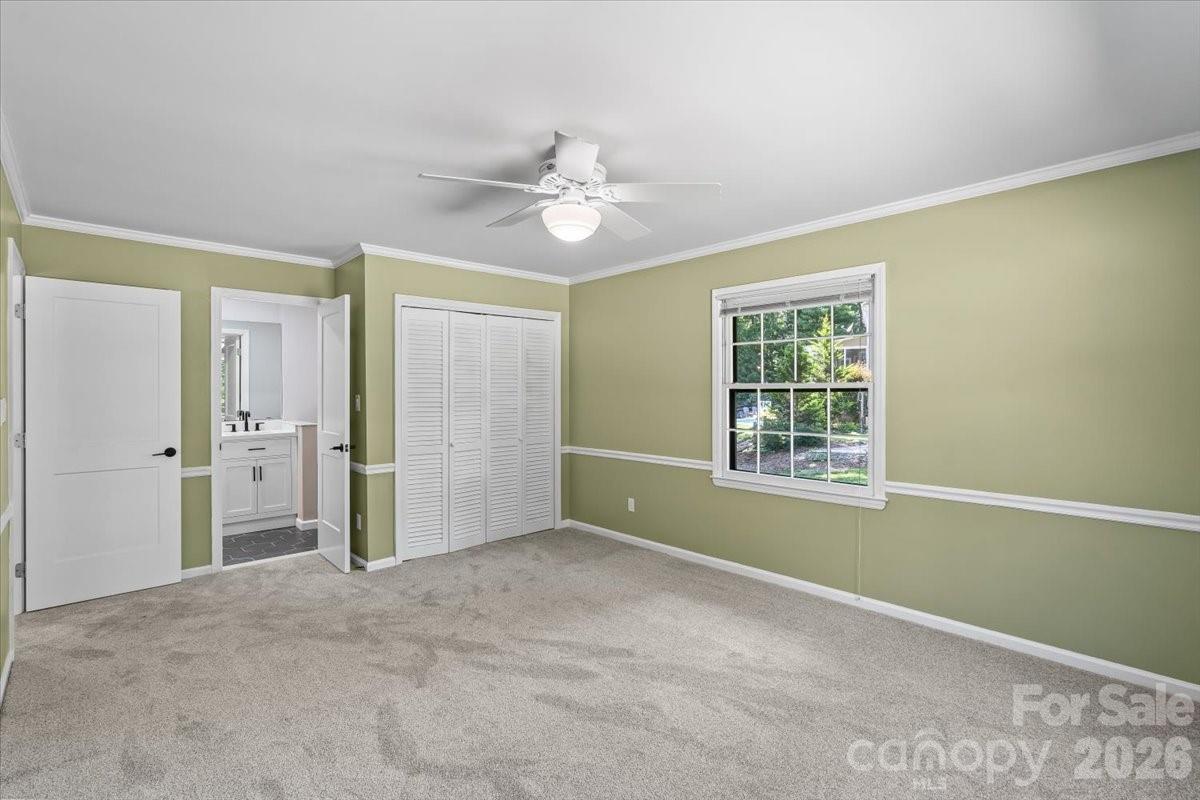 4024 Wandering Lane NE — Hickory