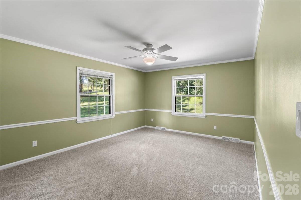4024 Wandering Lane NE — Hickory