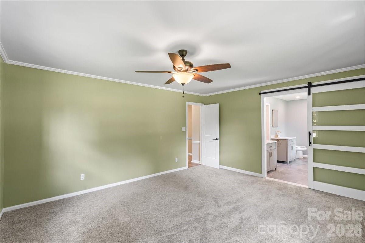 4024 Wandering Lane NE — Hickory