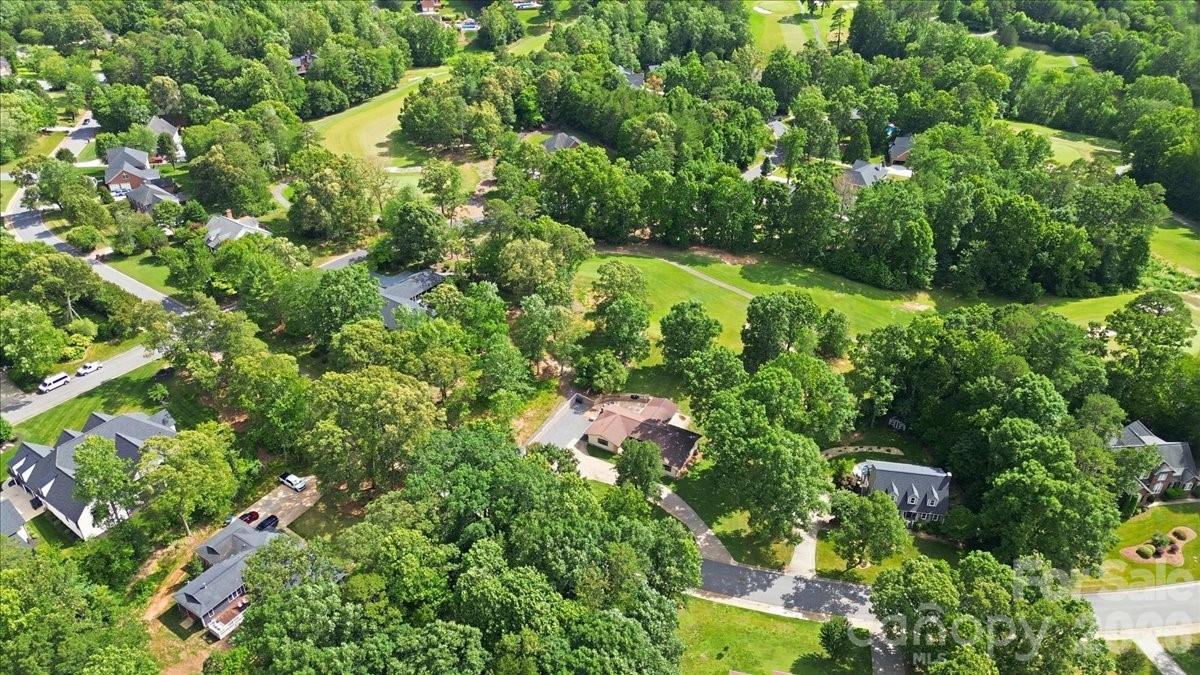 4024 Wandering Lane NE — Hickory