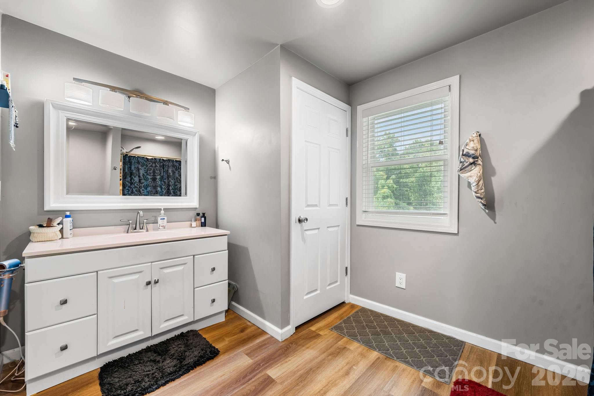 422 Arlington Circle NW — Lenoir