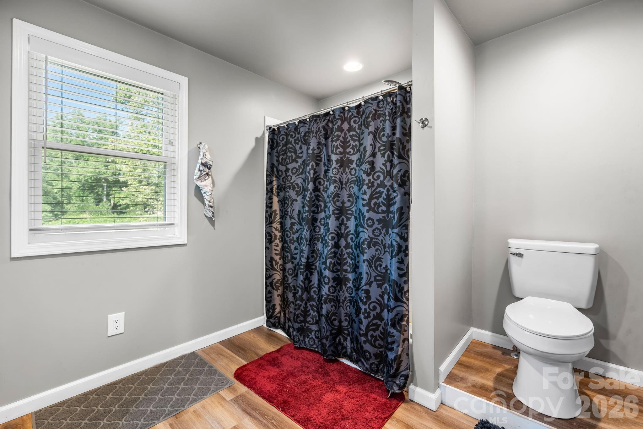 422 Arlington Circle NW — Lenoir