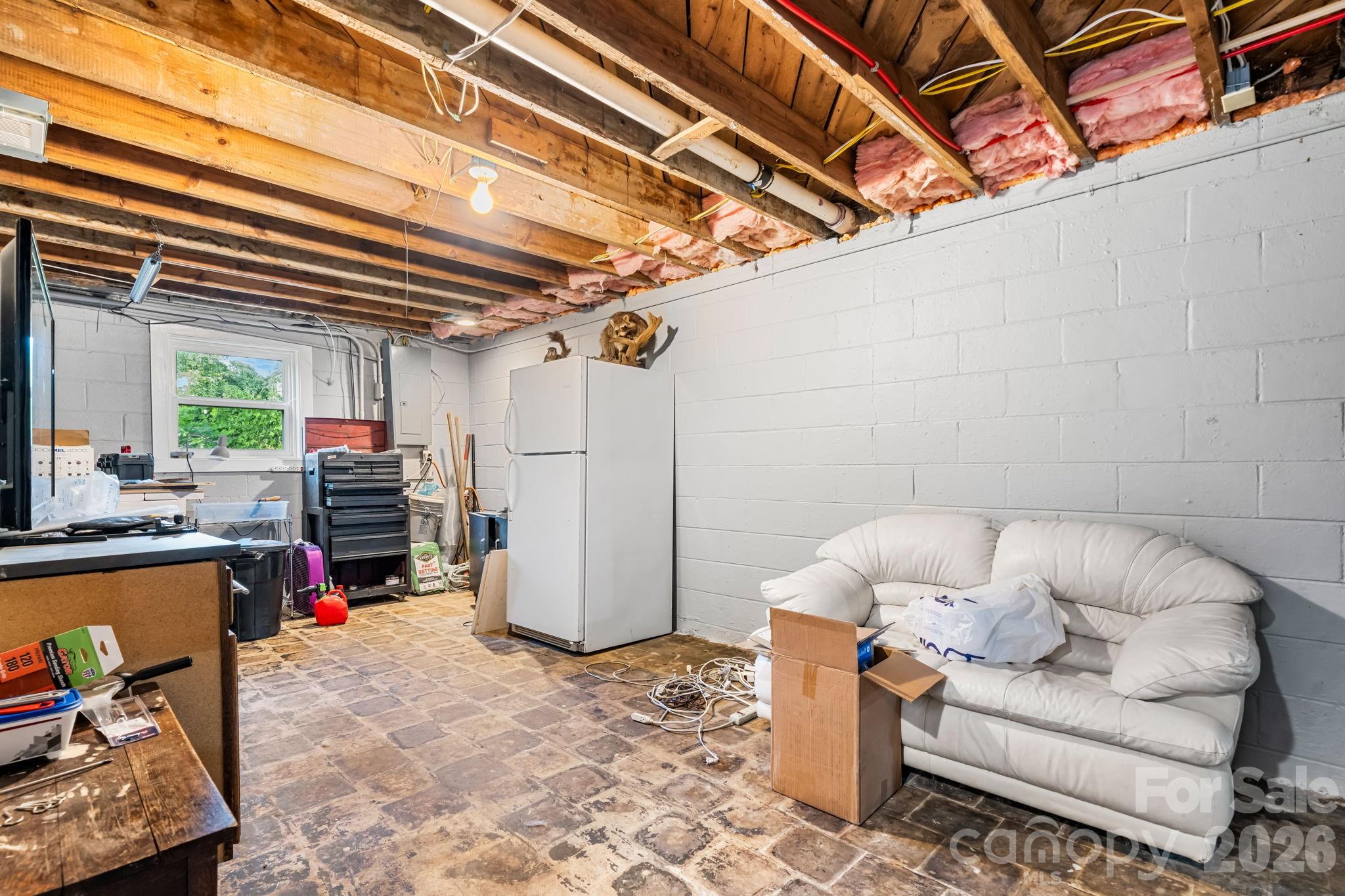 422 Arlington Circle NW — Lenoir