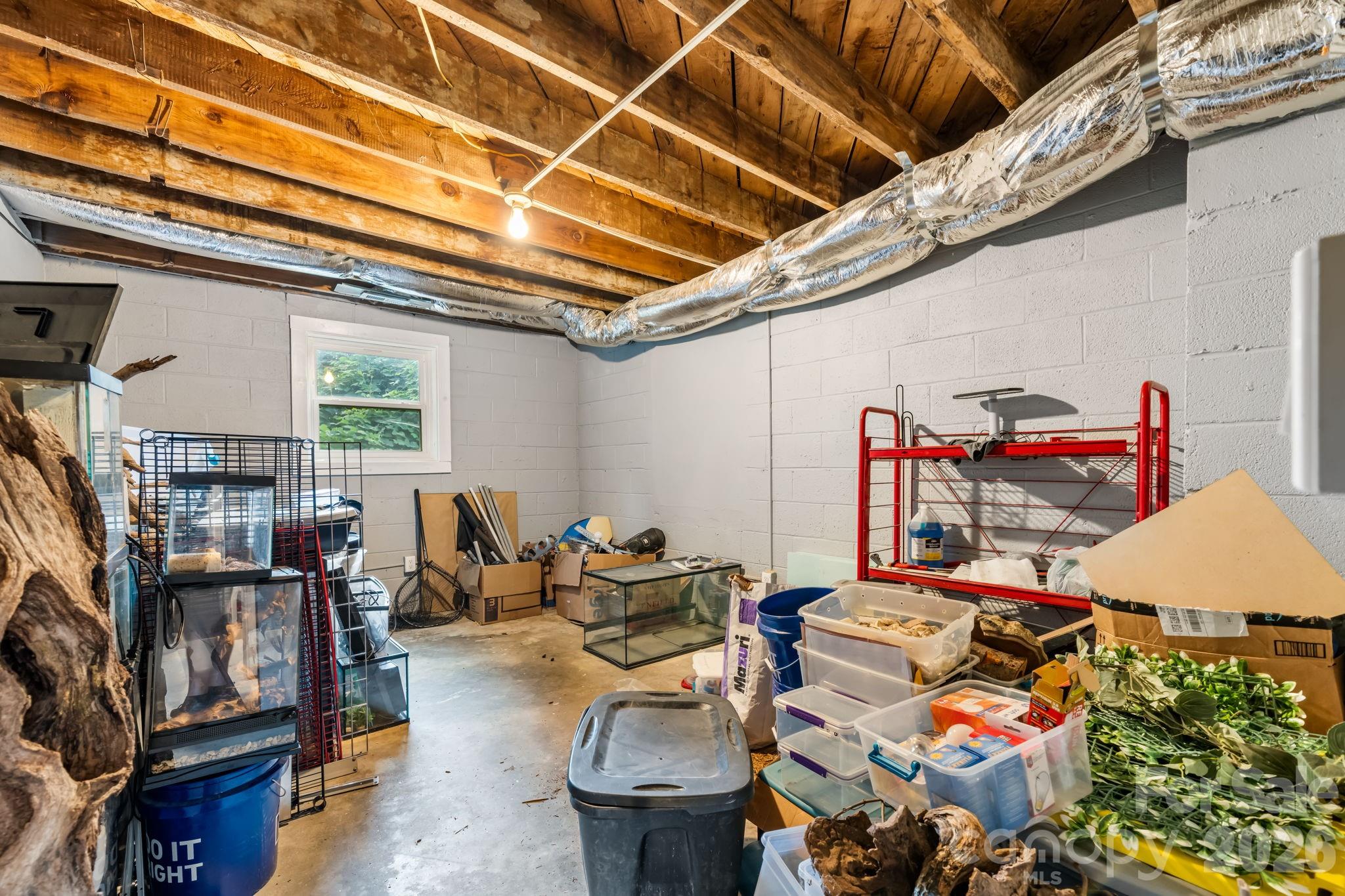 422 Arlington Circle NW — Lenoir