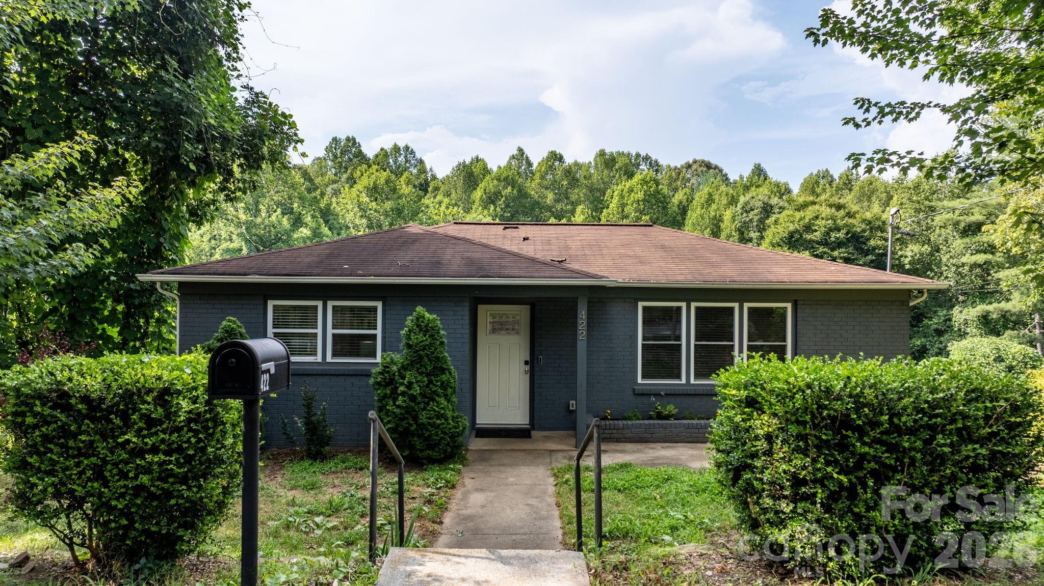 422 Arlington Circle NW — Lenoir