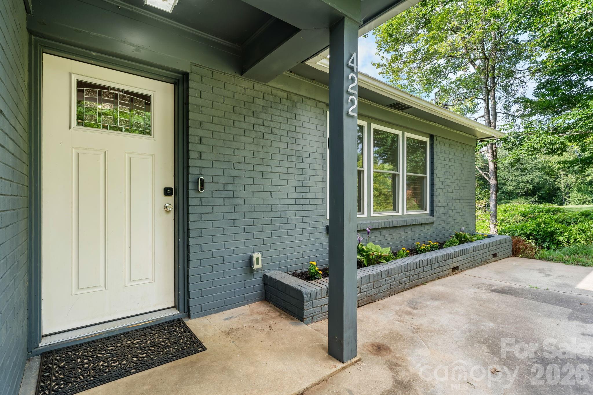 422 Arlington Circle NW — Lenoir